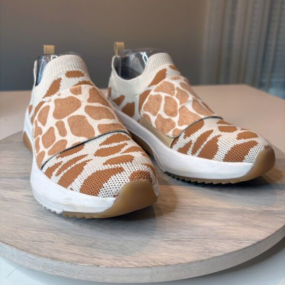 Mark Nason Women's Modern Jogger 2.0 Giraffe Pattern Sanctuary Sneakers Size 8 - Picture 1 of 10